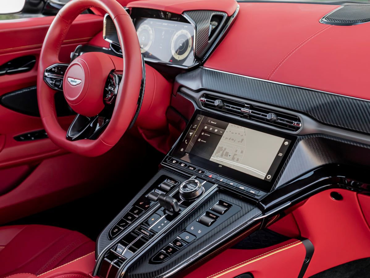 Used 2026 Aston Martin V8 Vantage Coupe RWD image 25