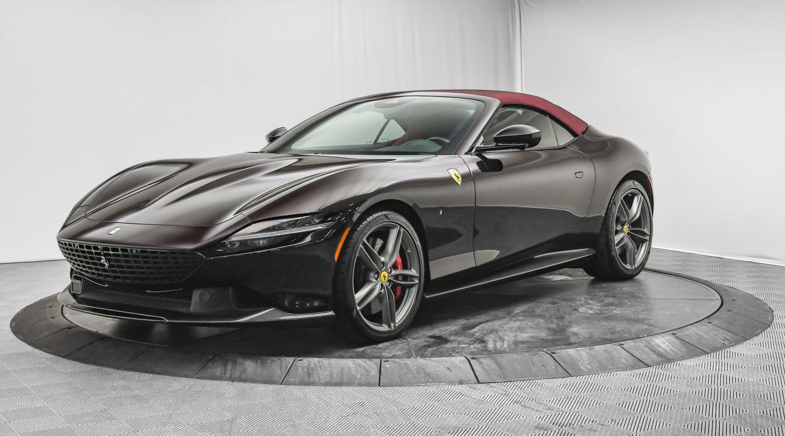 Used 2024 Ferrari Roma Spider image 62