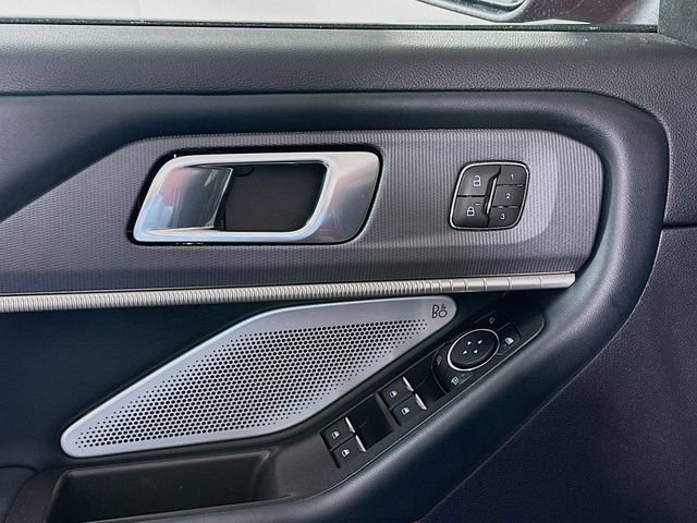 Used 2025 Ford Explorer ST image 19
