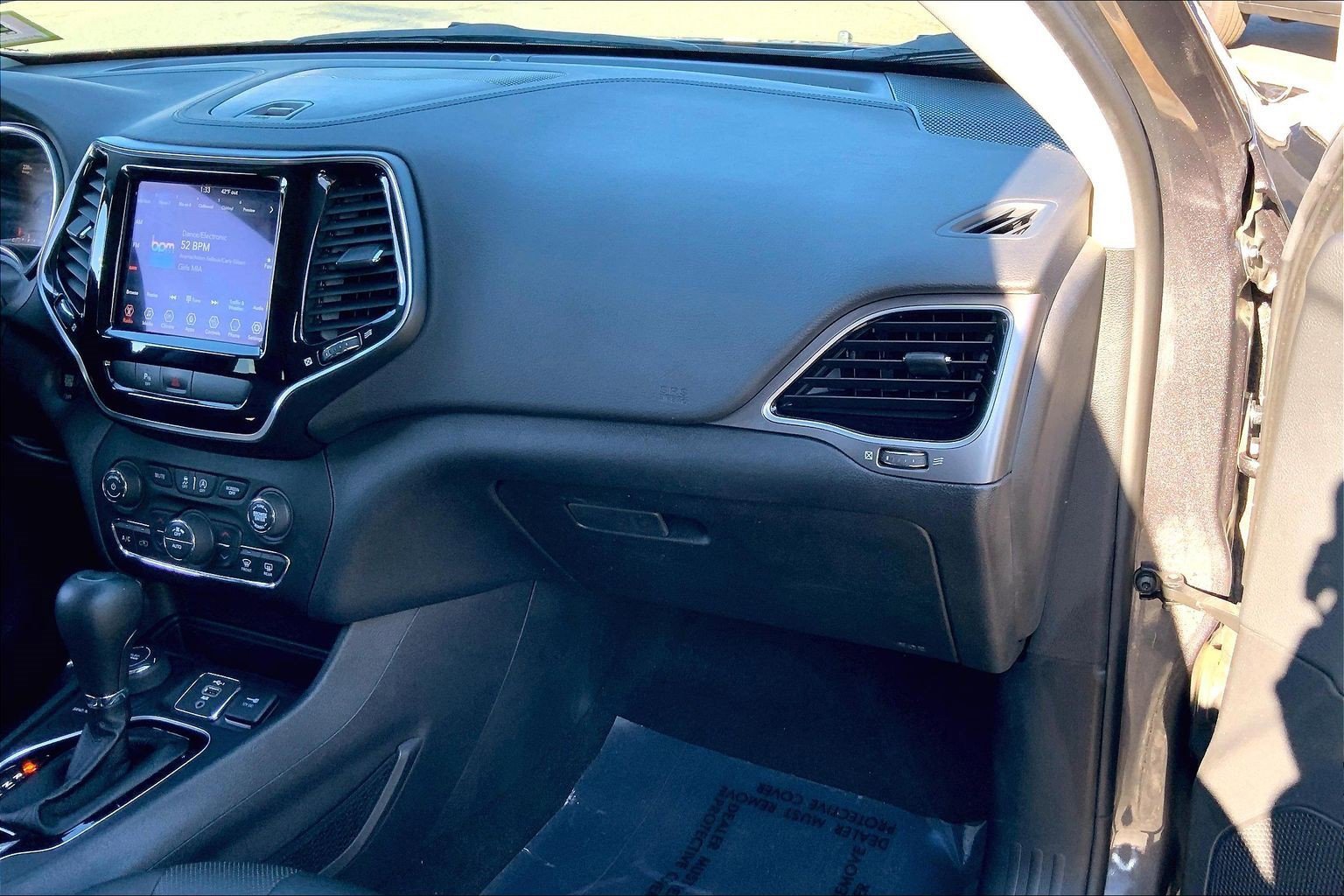 Used 2019 Jeep Cherokee Limited image 16