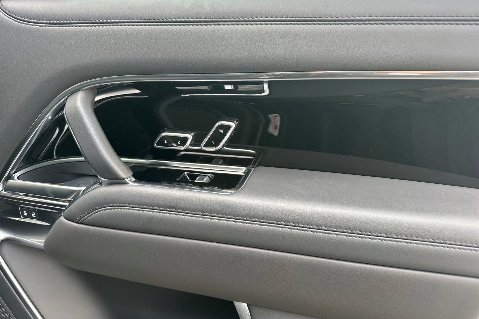 Used 2024 Land Rover Range Rover SE image 21