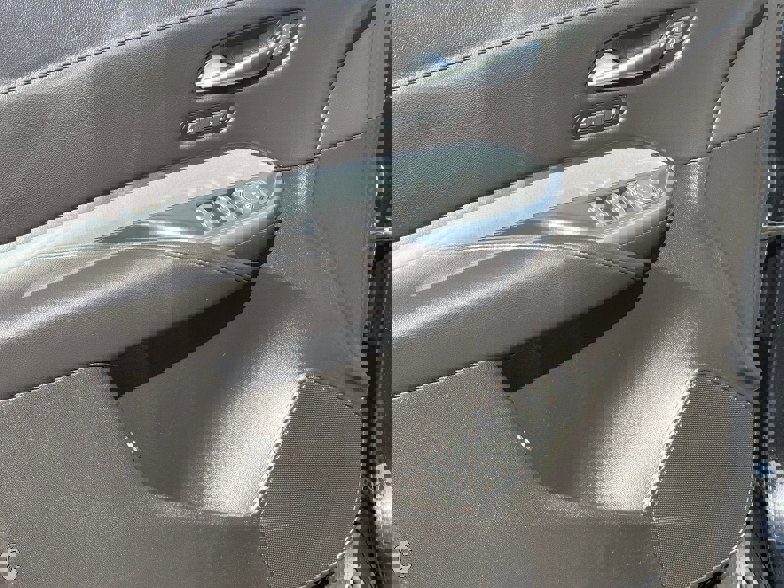 Used 2022 Cadillac XT4 Premium Luxury w/ Safety Alert Package image 16