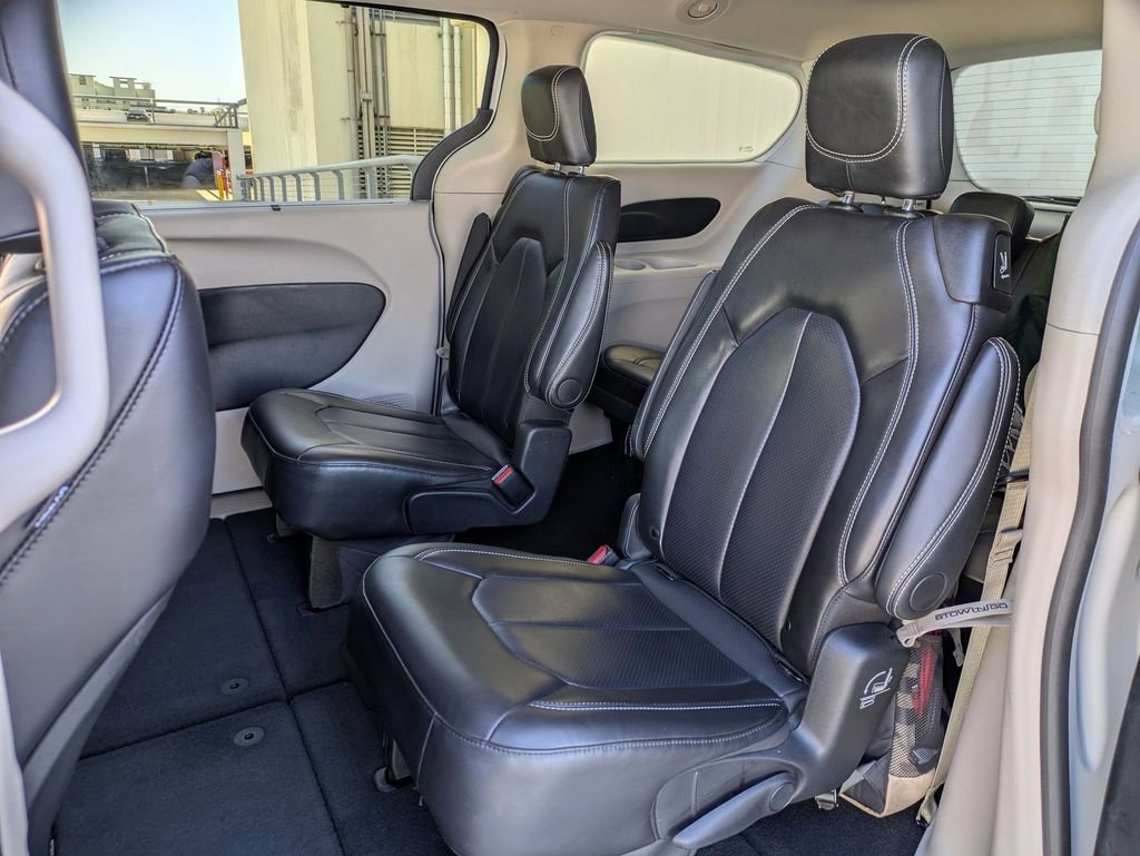 Used 2024 Chrysler Pacifica Touring-L image 24