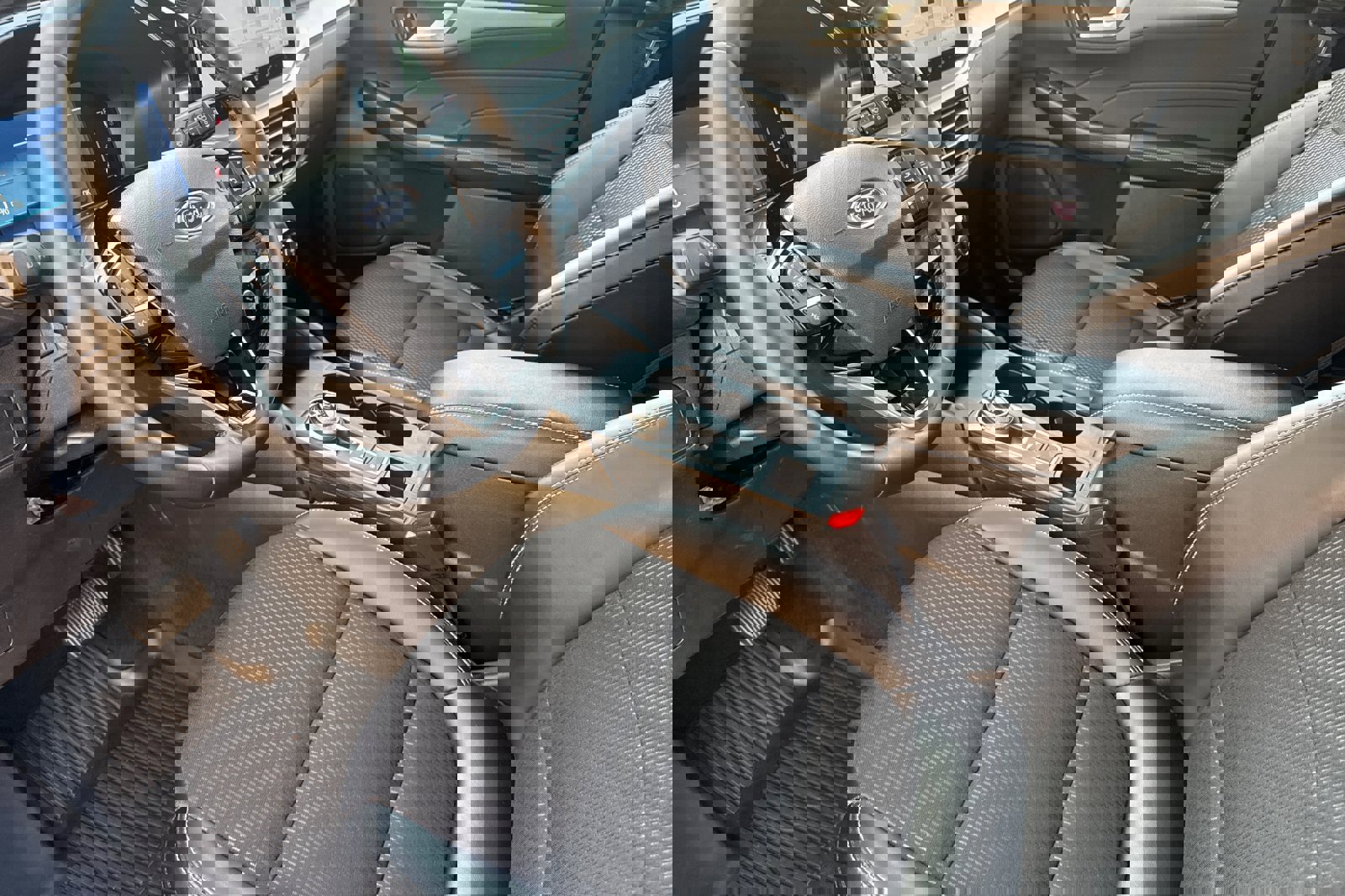 Certified 2025 Ford Escape SE image 11