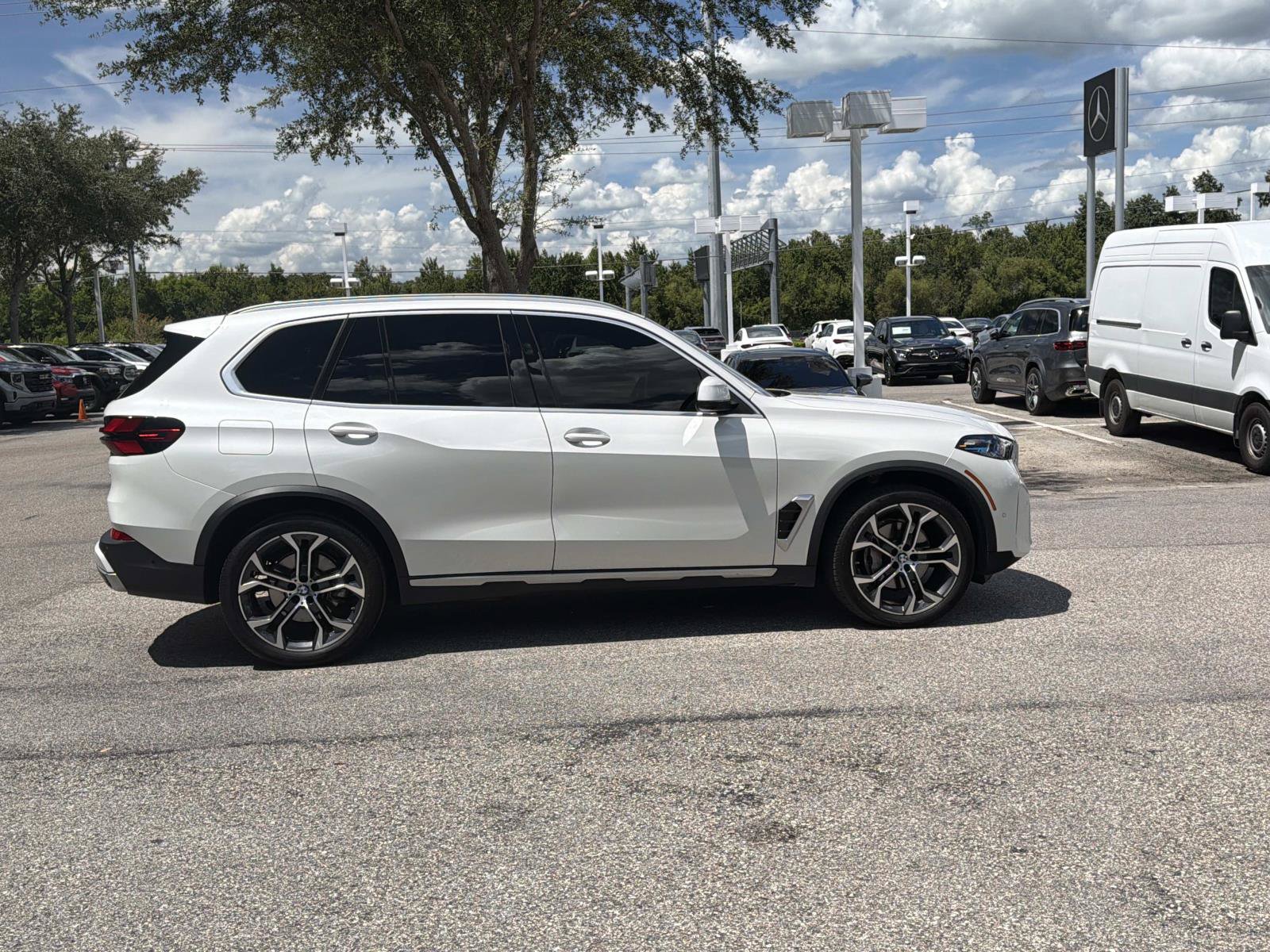 Used 2025 BMW X5 sDrive40i w/ Climate Comfort Package RWD image 2