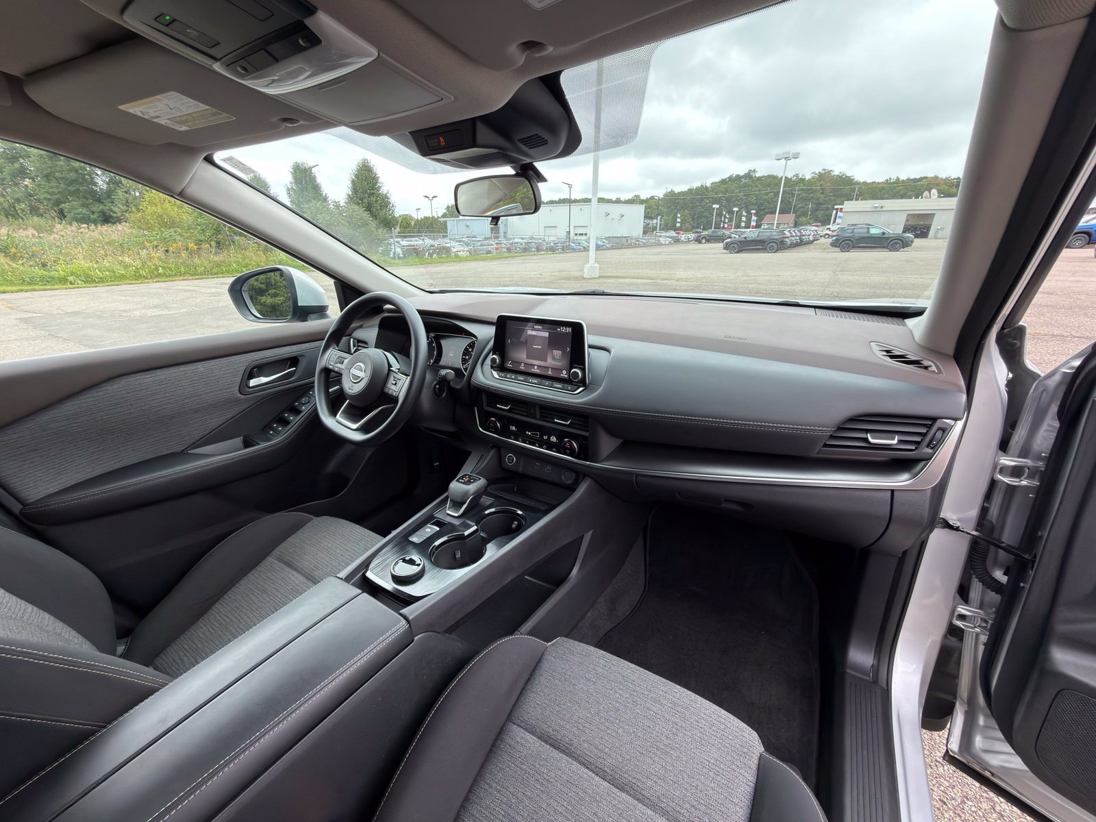 Used 2023 Nissan Rogue SV AWD/4WD image 38