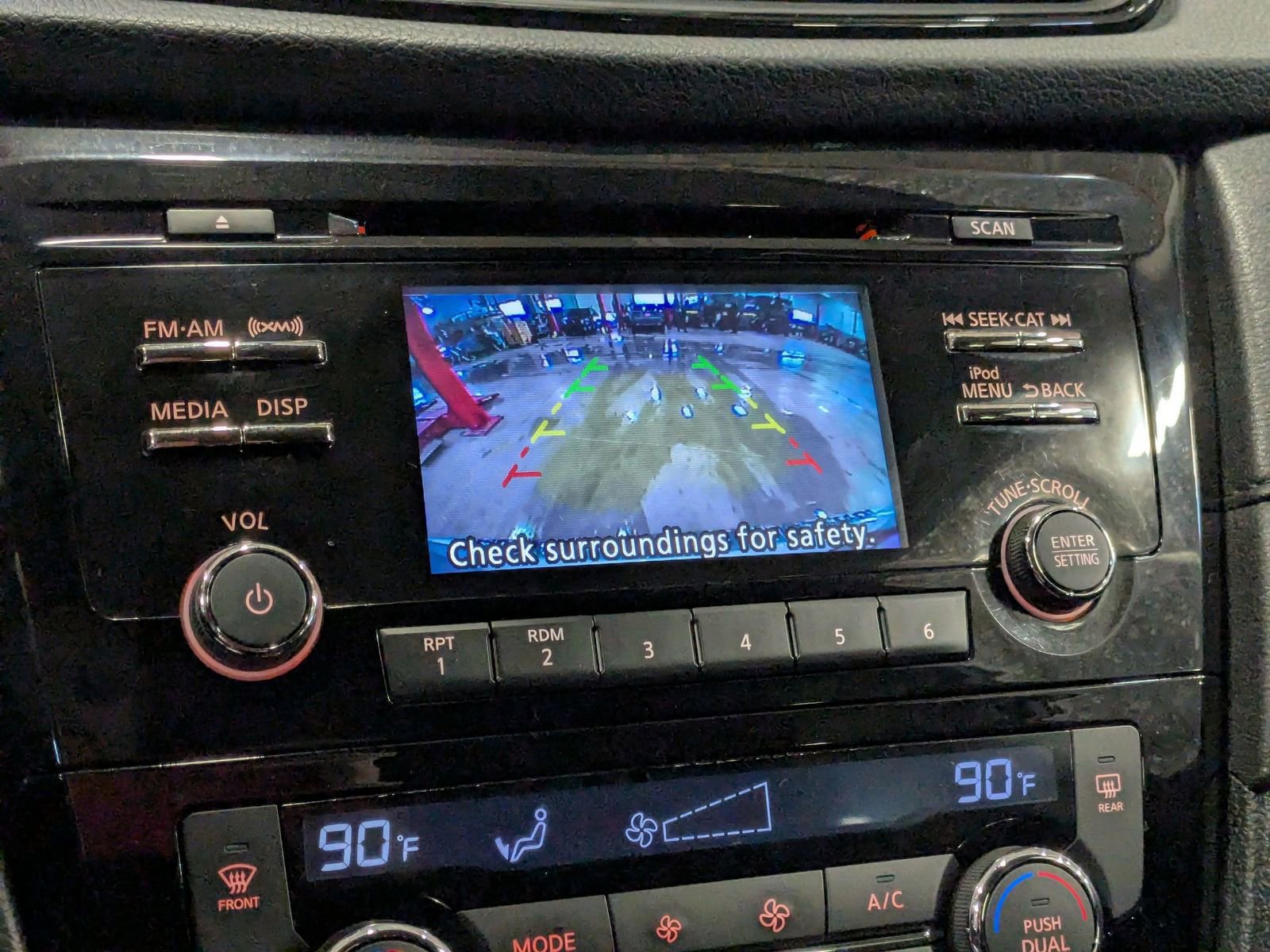 Used 2017 Nissan Rogue SV image 18