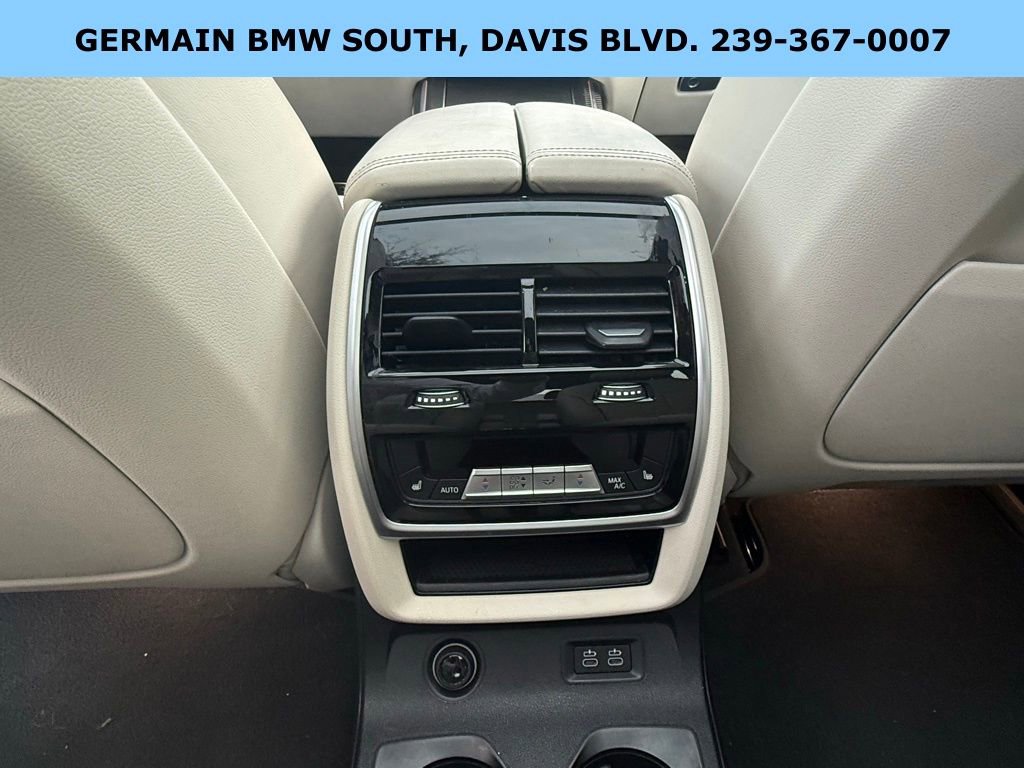 Used 2023 BMW X7 M60i image 17