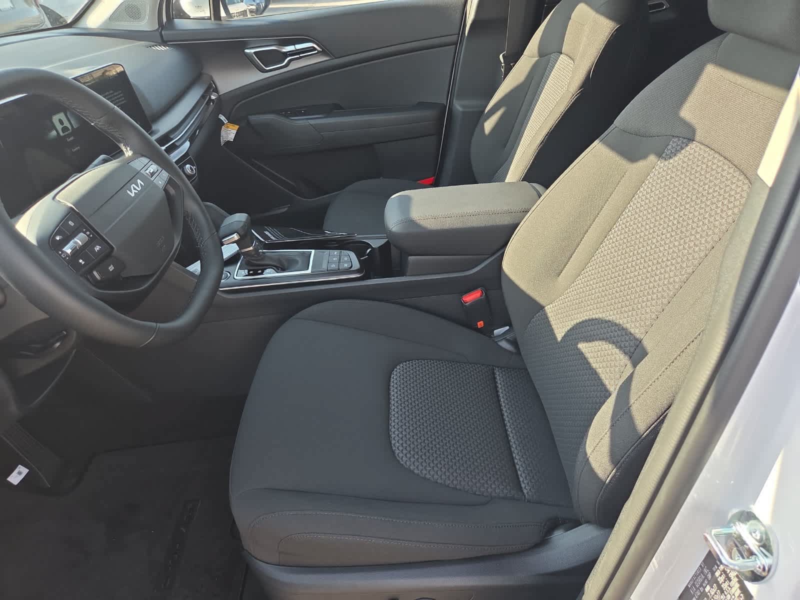 New 2026 Kia Sportage LX w/ LX Convenience Package FWD image 4