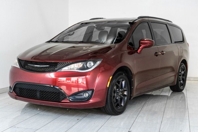 Used 2019 Chrysler Pacifica Touring-L w/ S Appearance Package FWD image 4