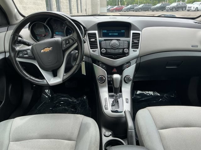 Used 2014 Chevrolet Cruze LT FWD image 2