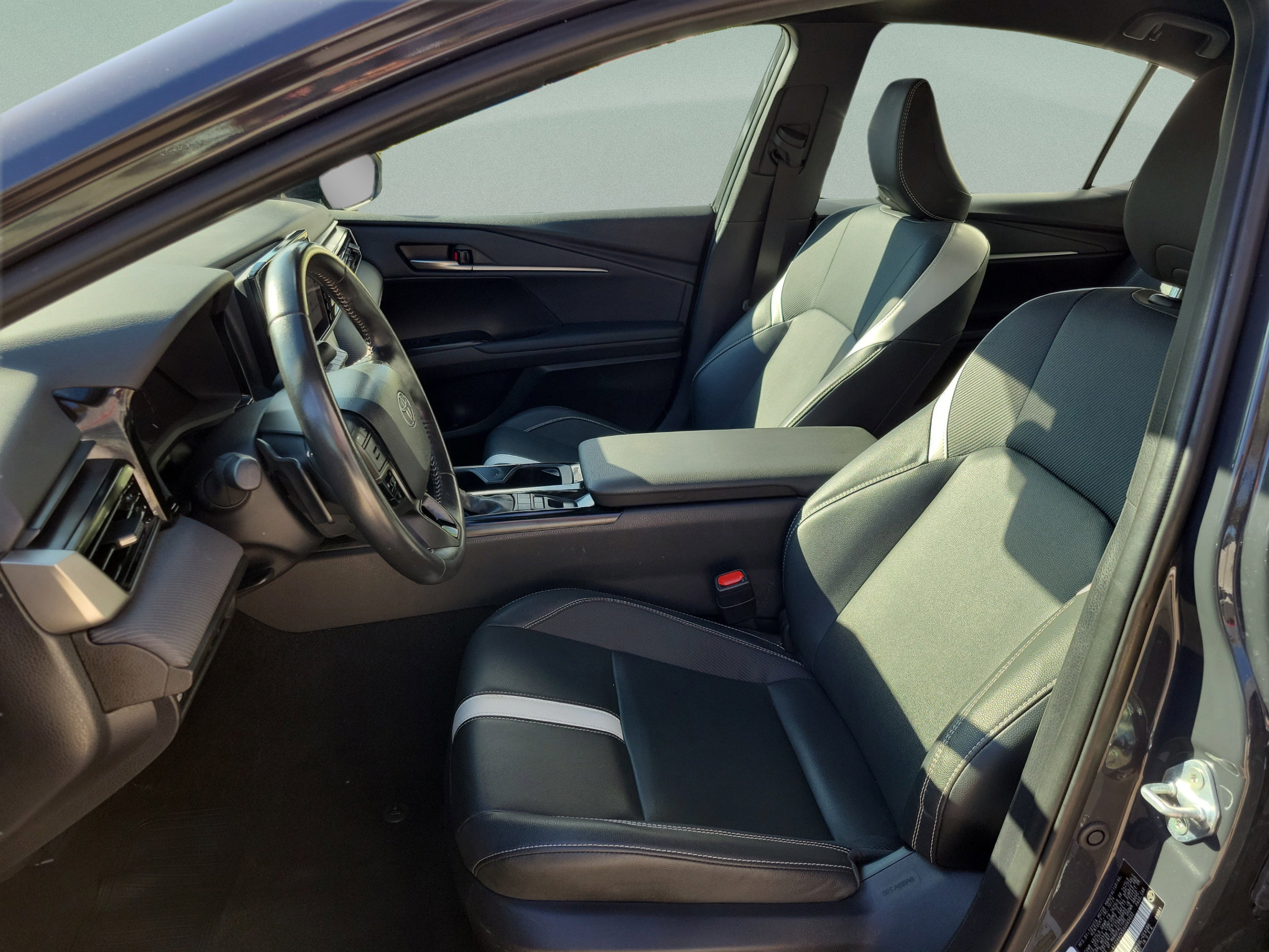Used 2025 Toyota Camry SE FWD image 25