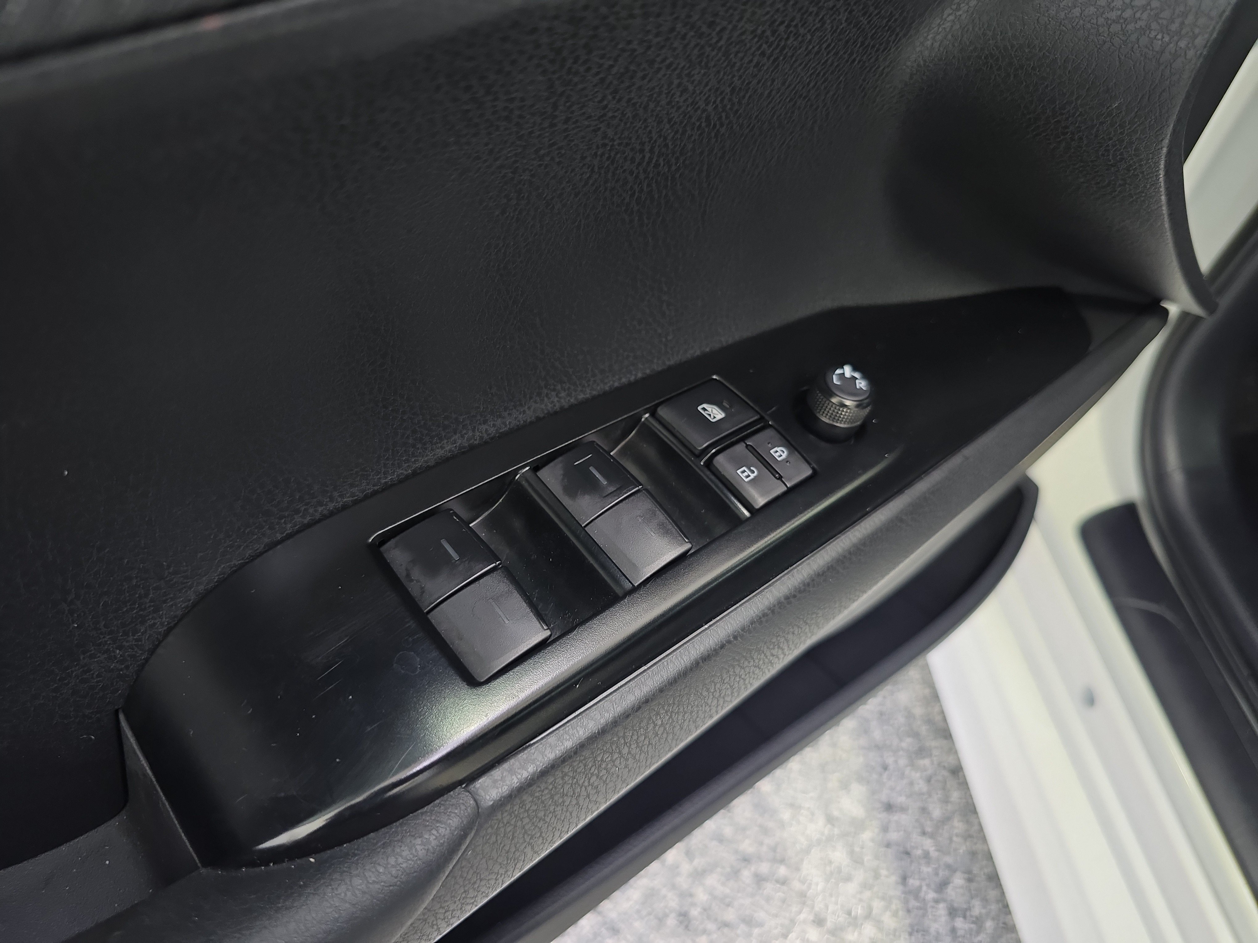 Used 2025 Toyota Camry SE w/ Convenience Package FWD image 19
