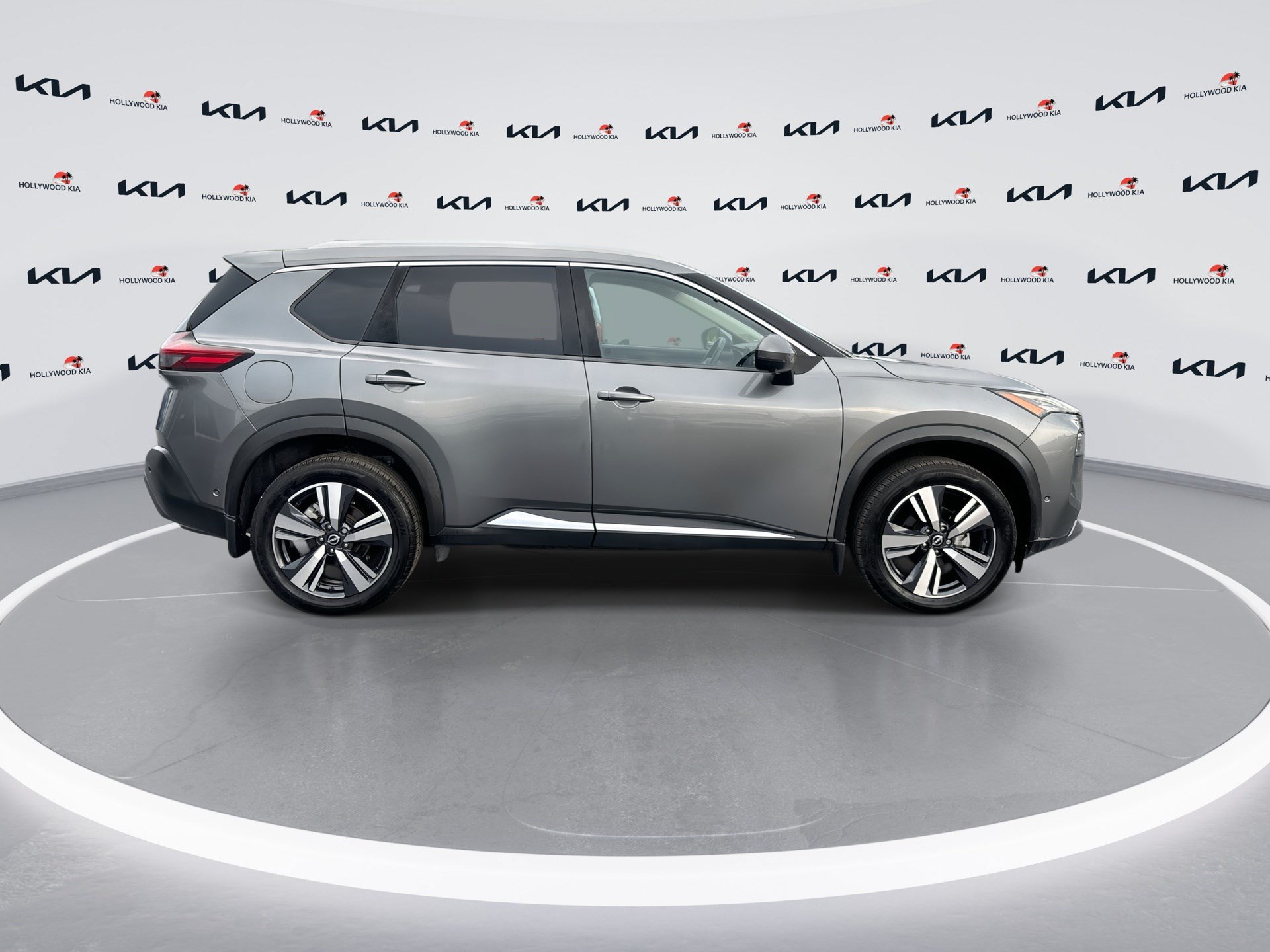 Used 2023 Nissan Rogue SL w/ SL Premium Package FWD image 9