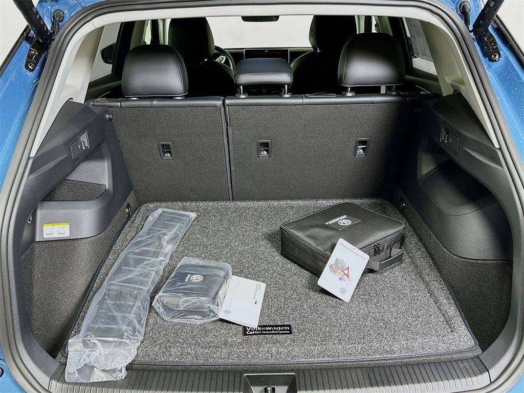 New 2025 Volkswagen Tiguan SE image 16