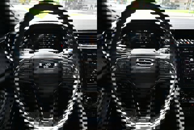 Used 2022 Jeep Grand Cherokee L Laredo image 45