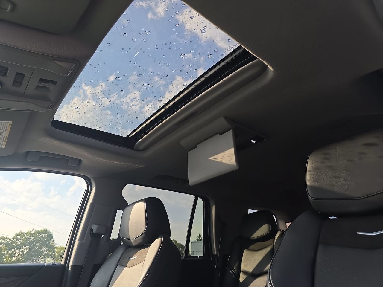 Used 2016 Cadillac Escalade Luxury AWD/4WD image 21