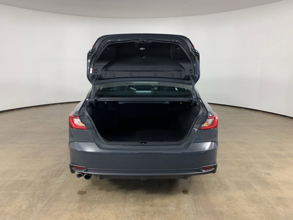 Used 2025 Toyota Camry SE image 12