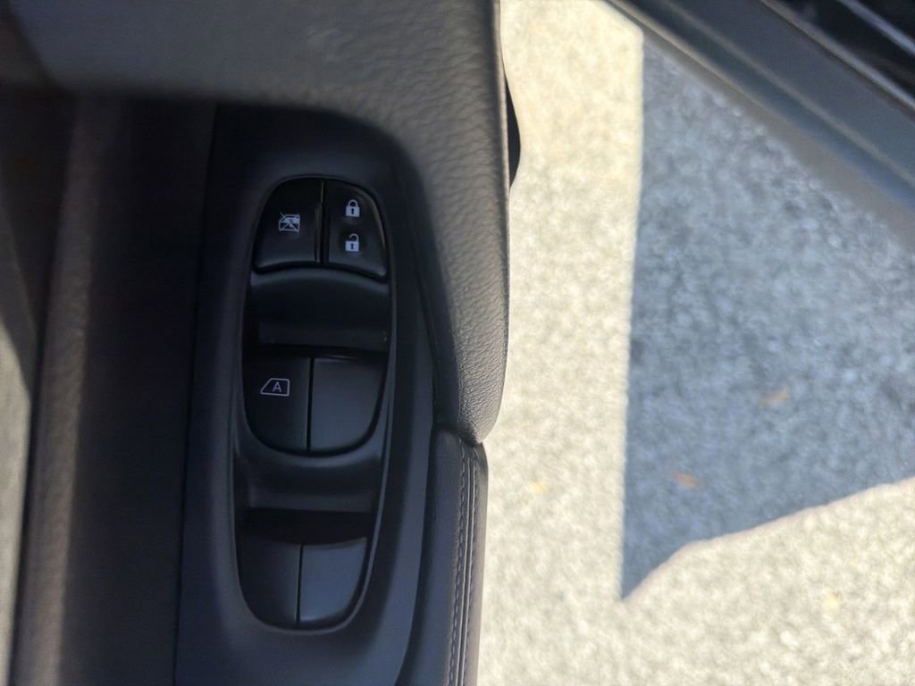 Used 2019 Nissan Rogue S image 20