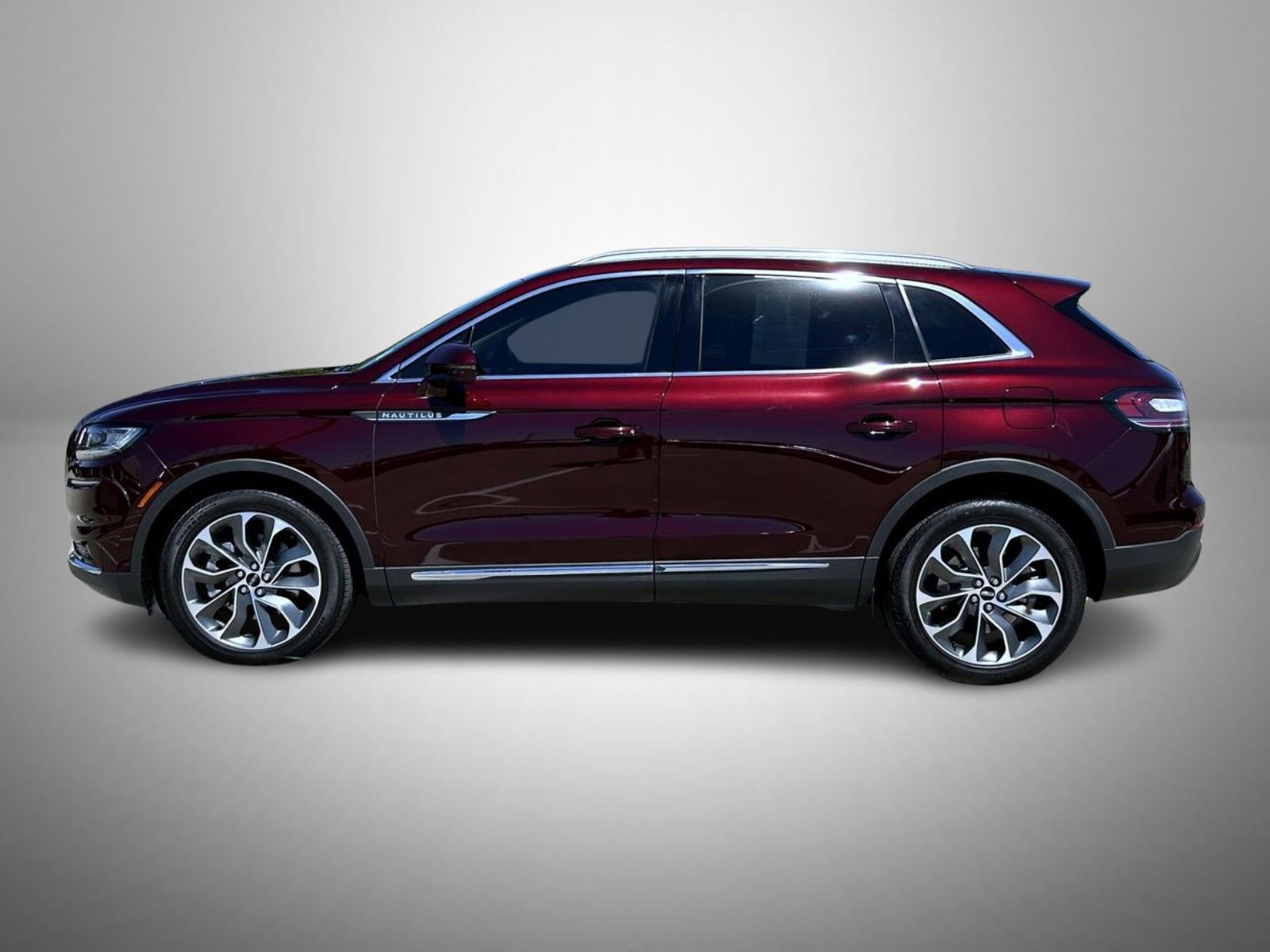Used 2023 Lincoln Nautilus Reserve w/ Cargo Utility Package AWD/4WD image 8