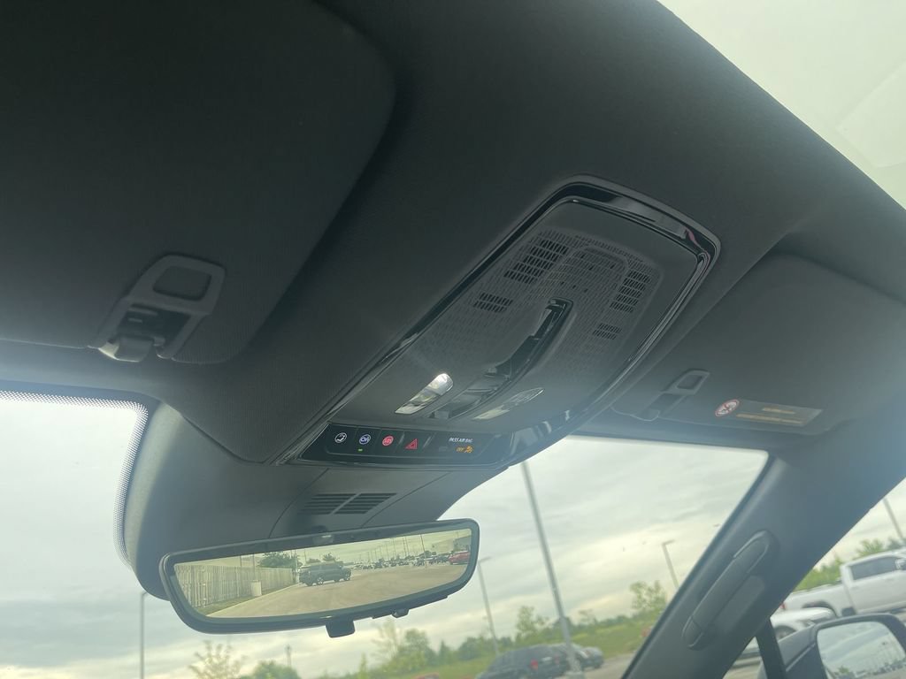 Certified 2025 Cadillac Lyriq Luxury AWD/4WD image 31
