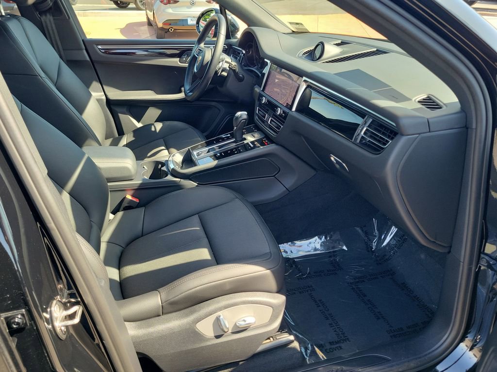 Used 2023 Porsche Macan Turbo AWD/4WD image 15