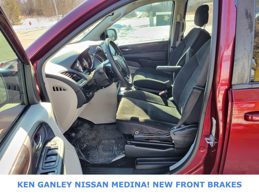 Used 2018 Dodge Grand Caravan SE w/ UConnect Hands-Free Group image 35