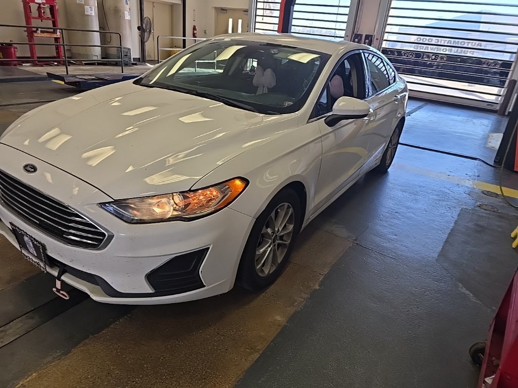 Used 2019 Ford Fusion SE FWD image 2