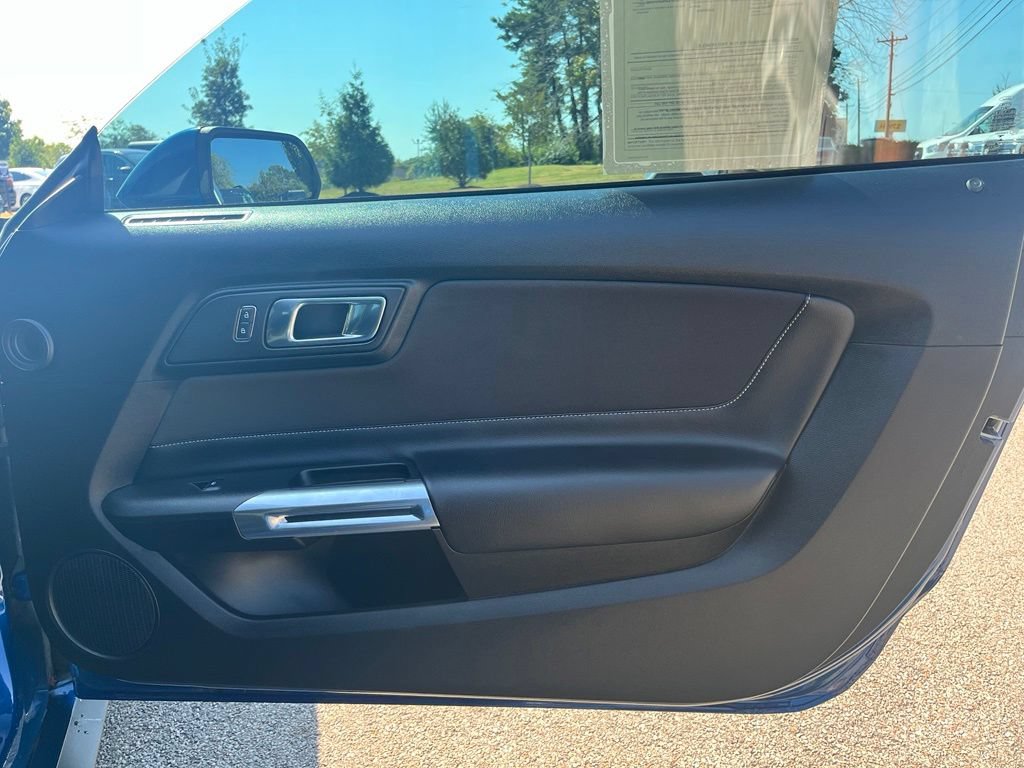 Used 2022 Ford Mustang Coupe RWD image 9