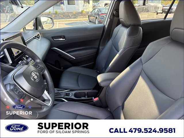 Used 2025 Toyota Corolla Cross XLE FWD image 6
