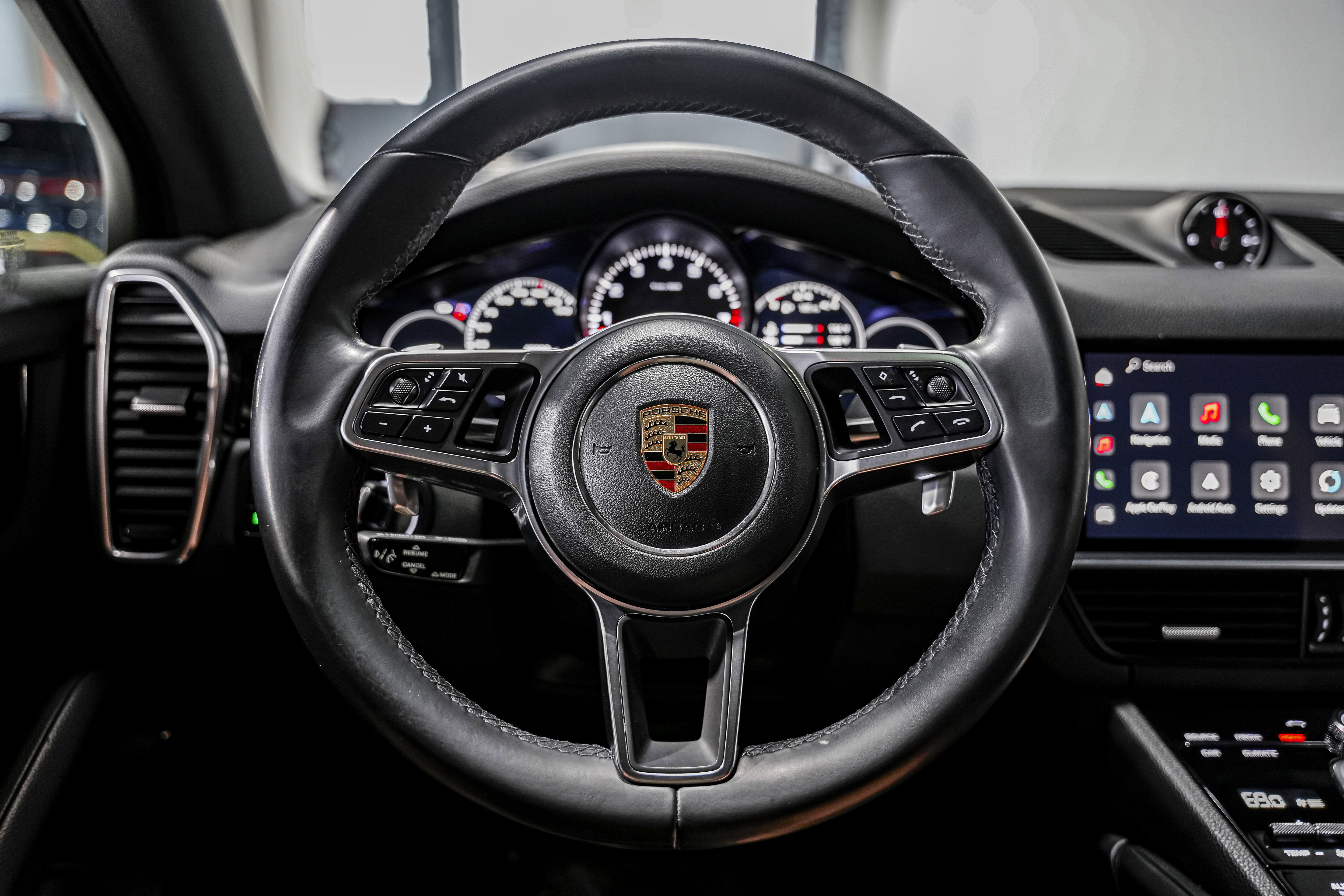 Used 2022 Porsche Cayenne S image 11