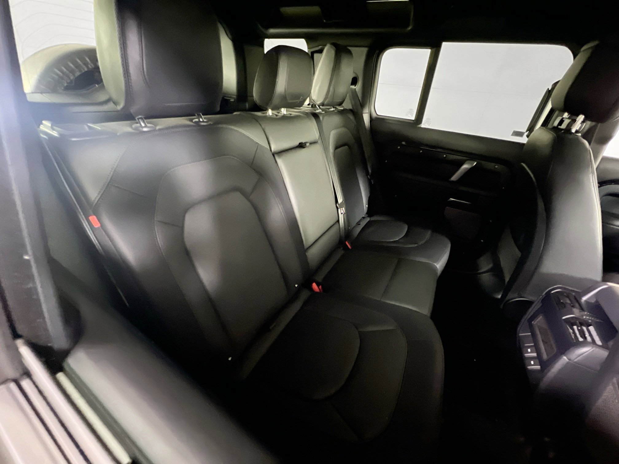 Used 2024 Land Rover Defender 110 X-Dynamic SE image 26