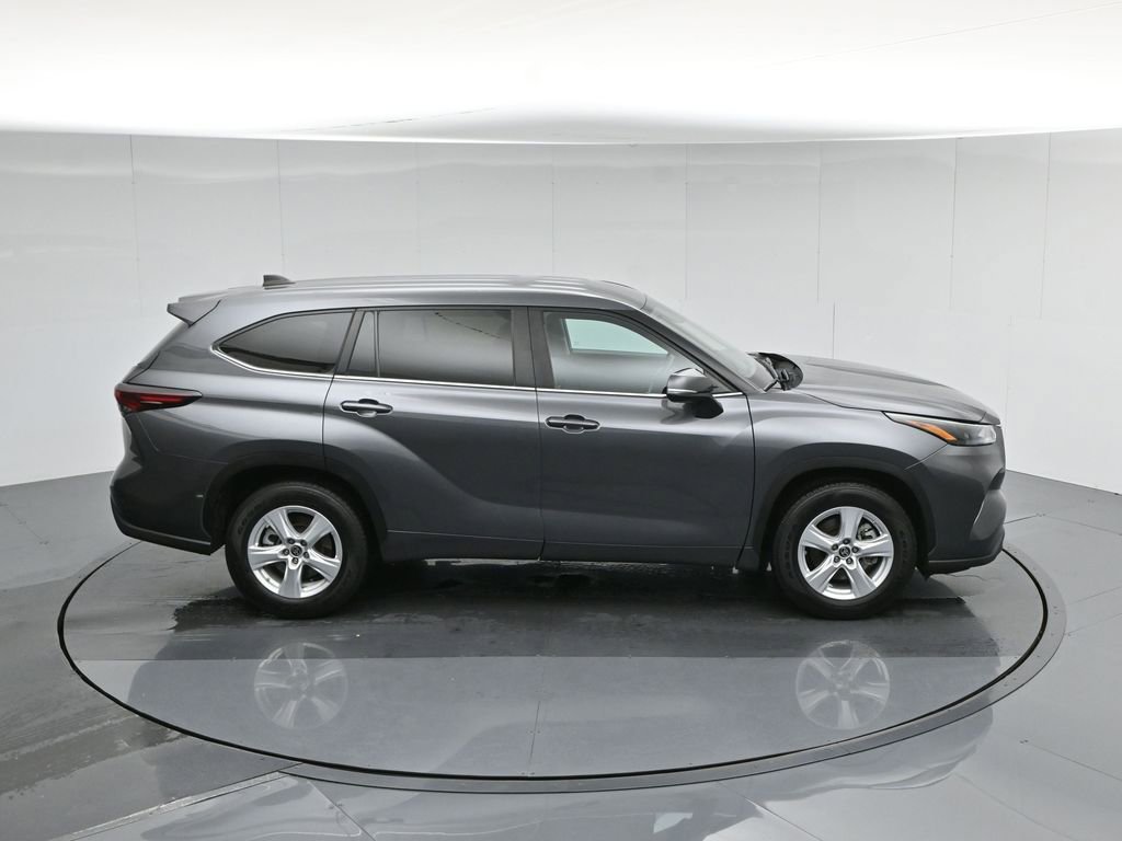 Used 2024 Toyota Highlander LE image 46