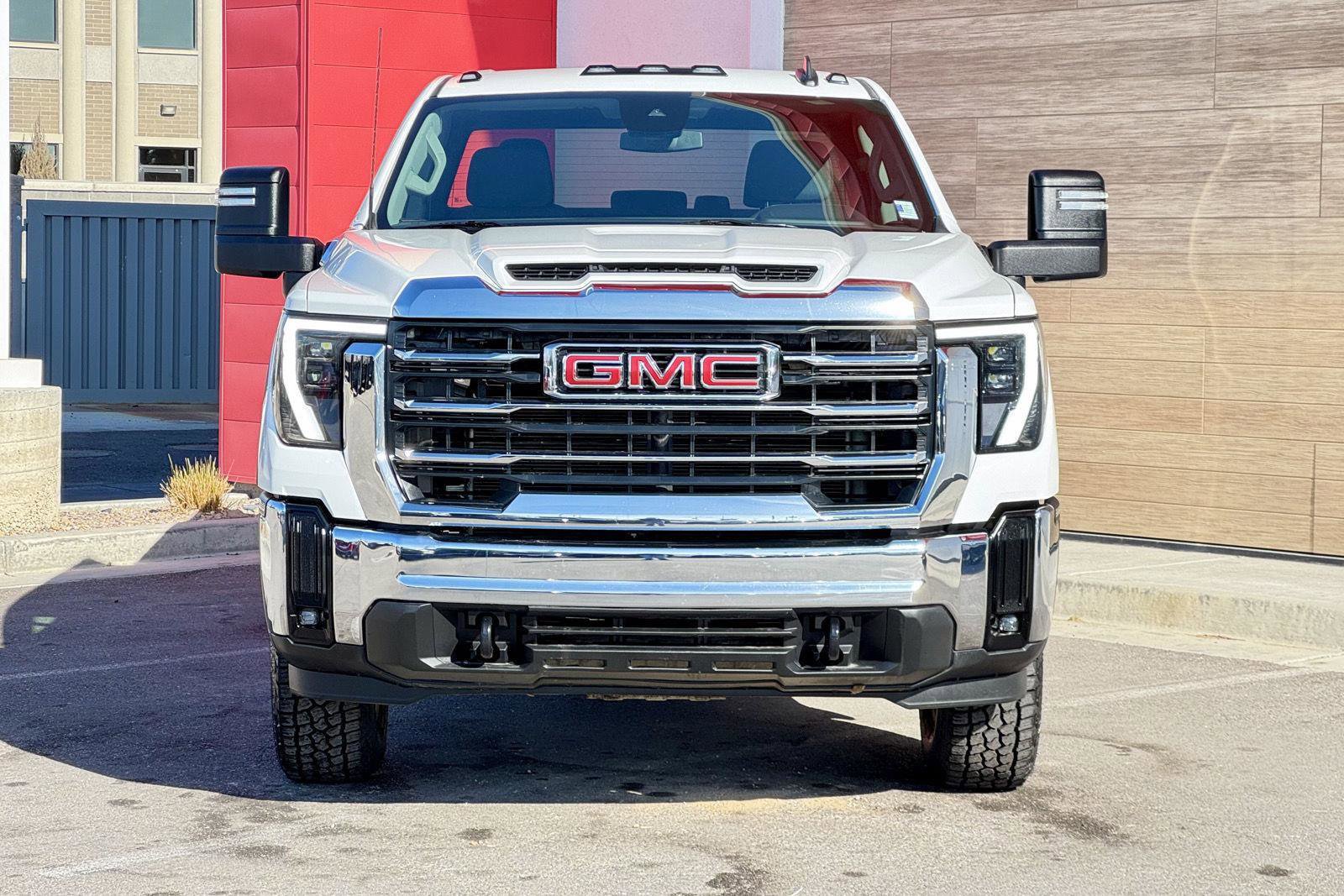 Used 2024 GMC Sierra 2500 SLE image 3