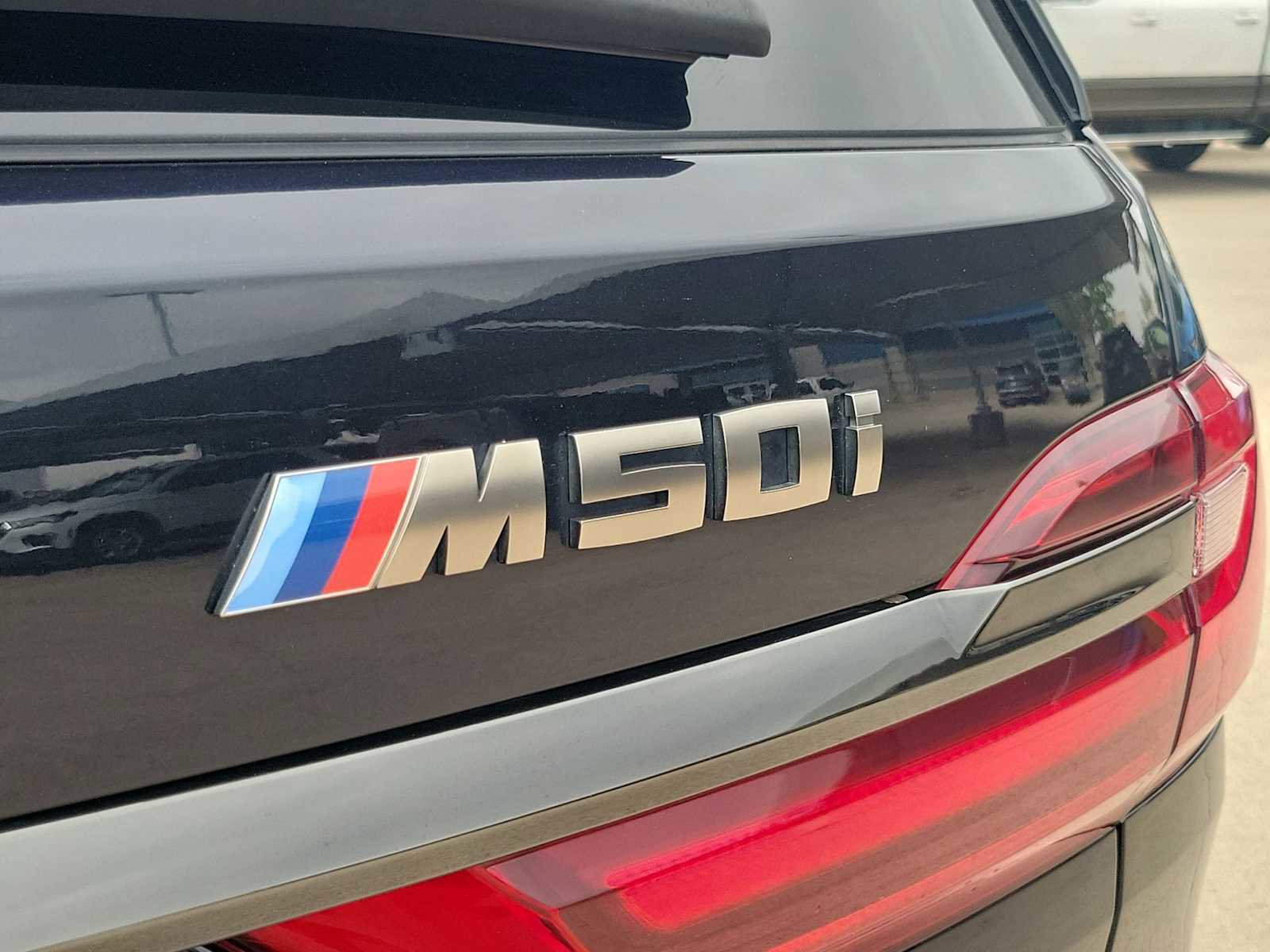 Used 2022 BMW X7 M50i w/ Dynamic Handling Package image 11