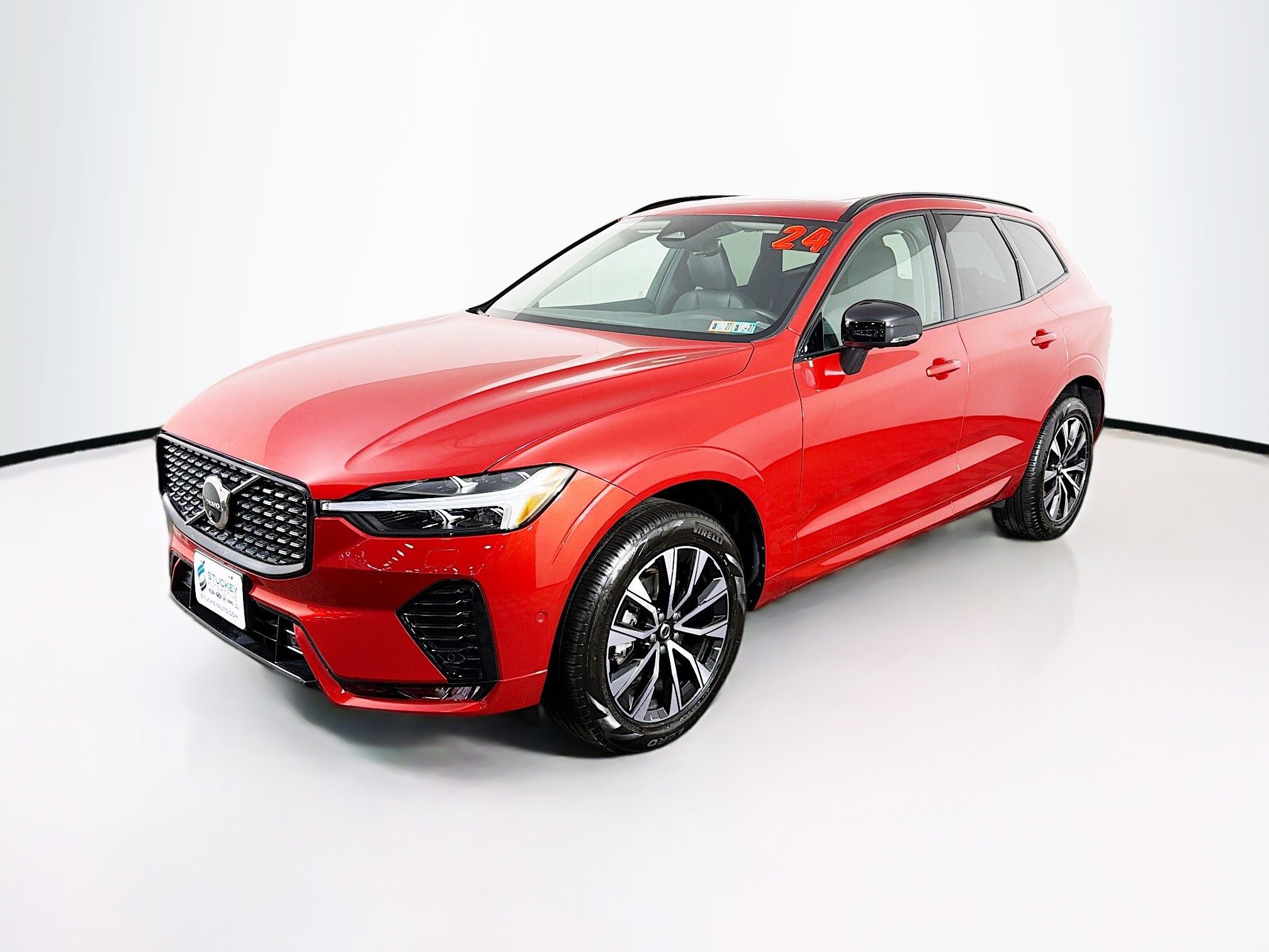 Used 2024 Volvo XC60 B5 Plus w/ Climate Package image 4