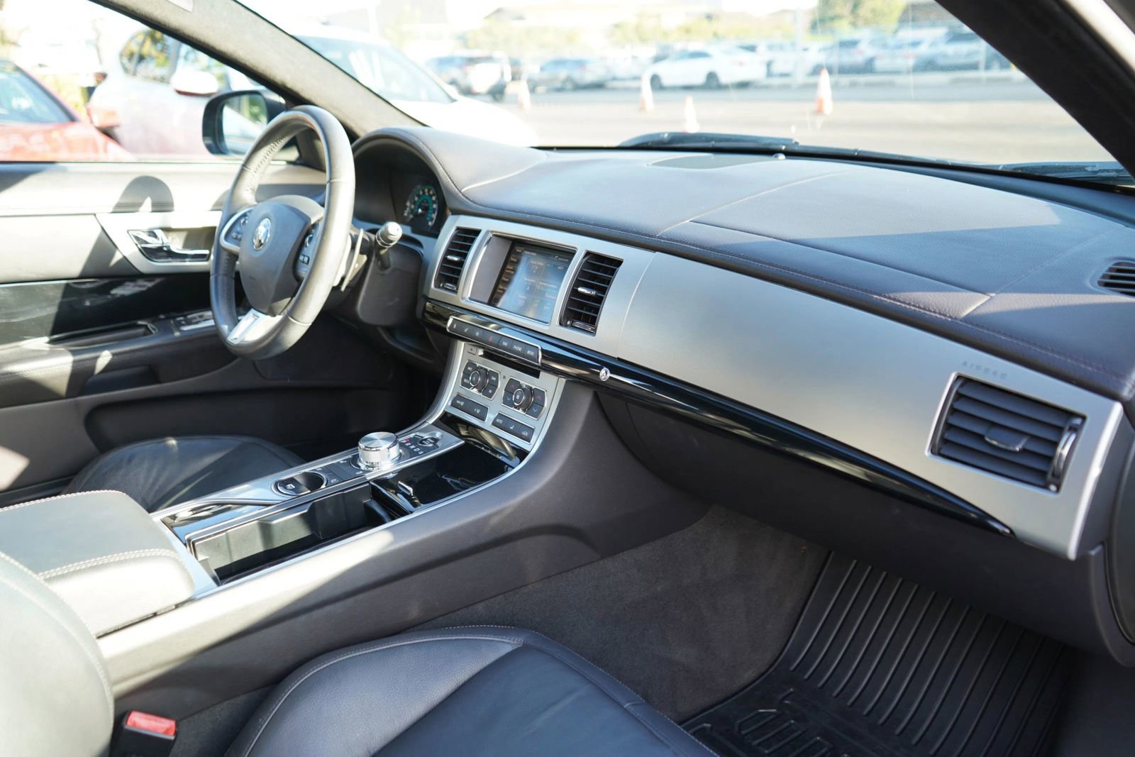 Used 2015 Jaguar XF Portfolio RWD image 19