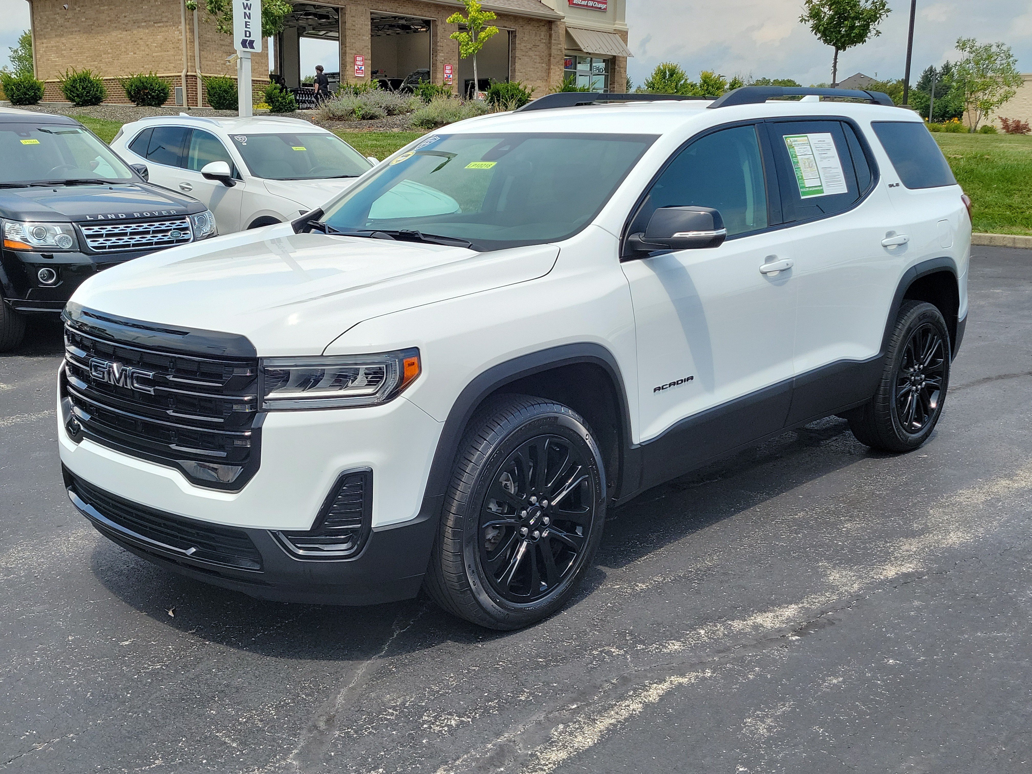 Used 2023 GMC Acadia SLE w/ Driver Convenience Package FWD image 2