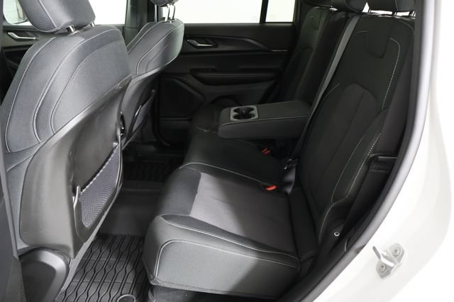 Used 2025 Jeep Grand Cherokee Laredo X RWD image 16