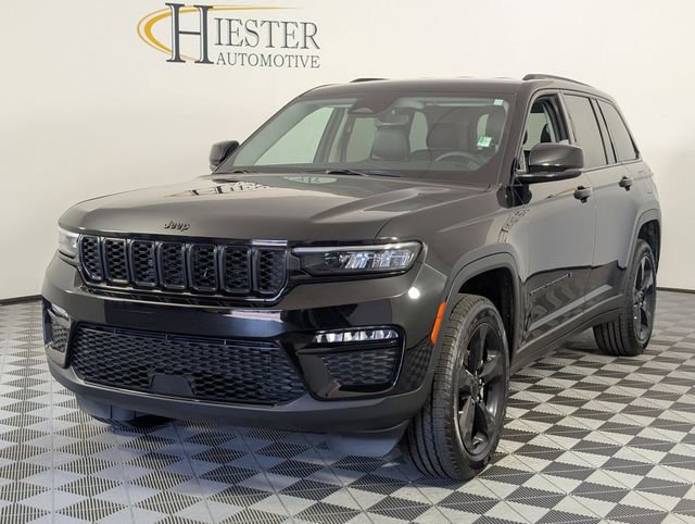 Certified 2023 Jeep Grand Cherokee Limited w/ Black Appearance Package RWD image 4