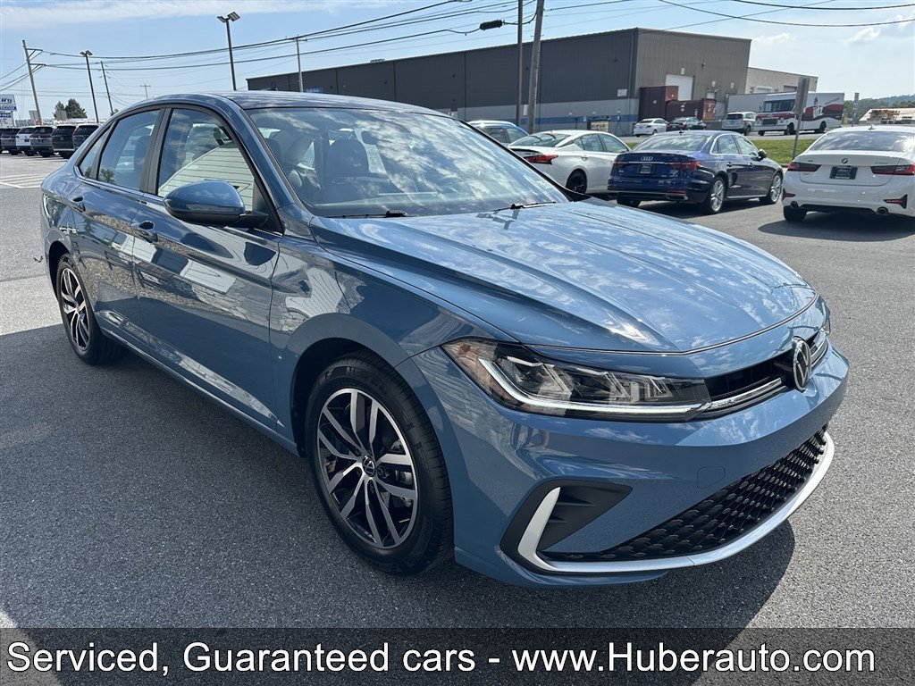 Used 2025 Volkswagen Jetta SE image 3
