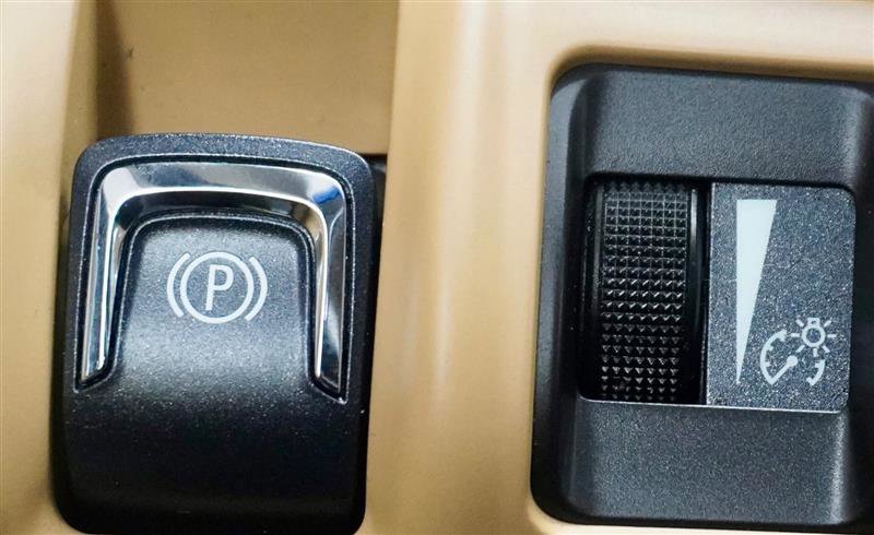 Used 2013 Cadillac XTS Luxury w/ Driver Awareness Package image 35