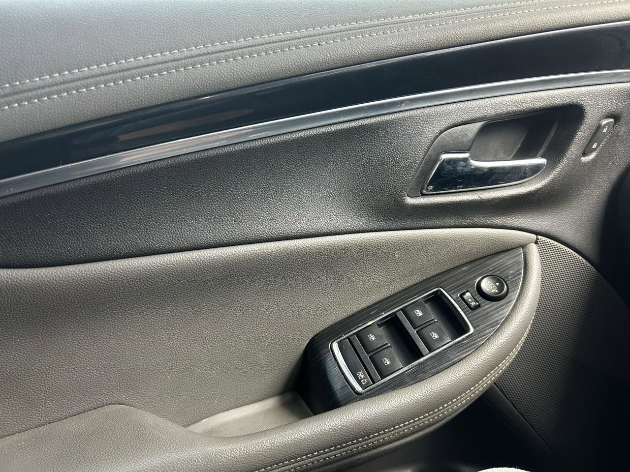 Used 2019 Chevrolet Impala LT FWD image 28