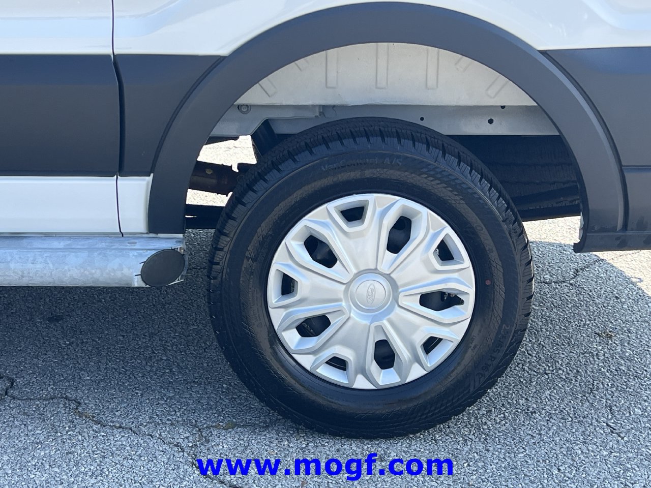 Used 2025 Ford Transit 250 Low Roof w/ Exterior Upgrade Package RWD image 30