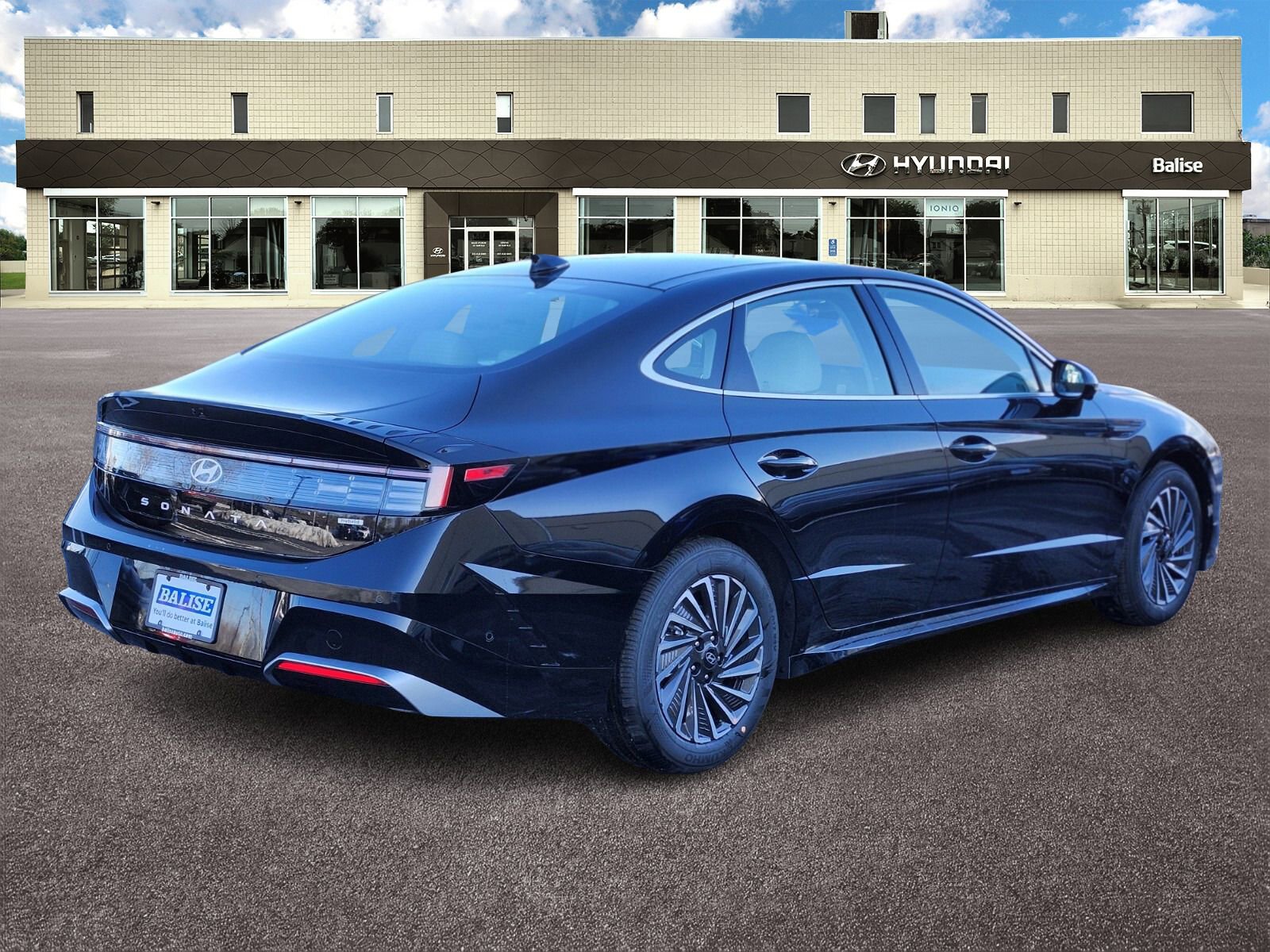 New 2026 Hyundai Sonata Limited FWD image 3