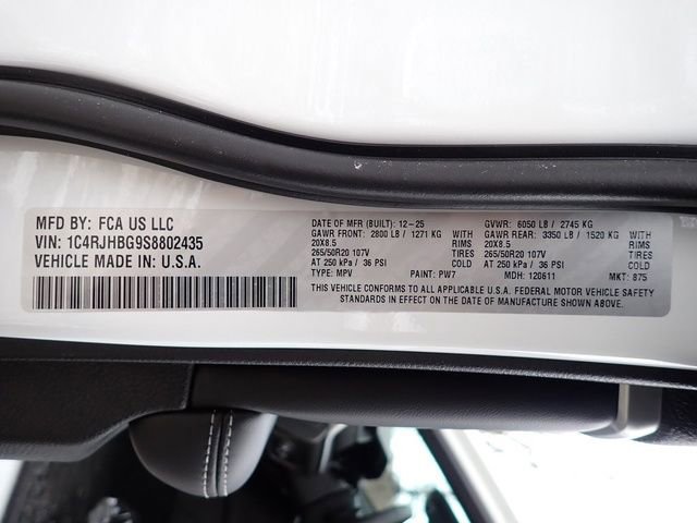 New 2025 Jeep Grand Cherokee Limited w/ Black Appearance Package image 16