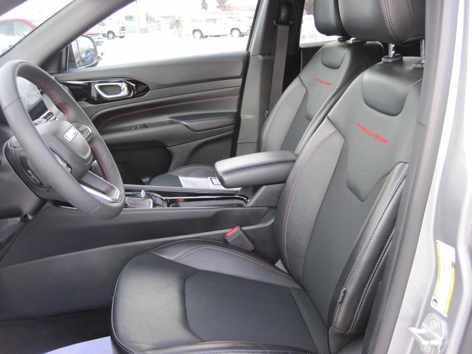 Used 2023 Jeep Compass Trailhawk image 11