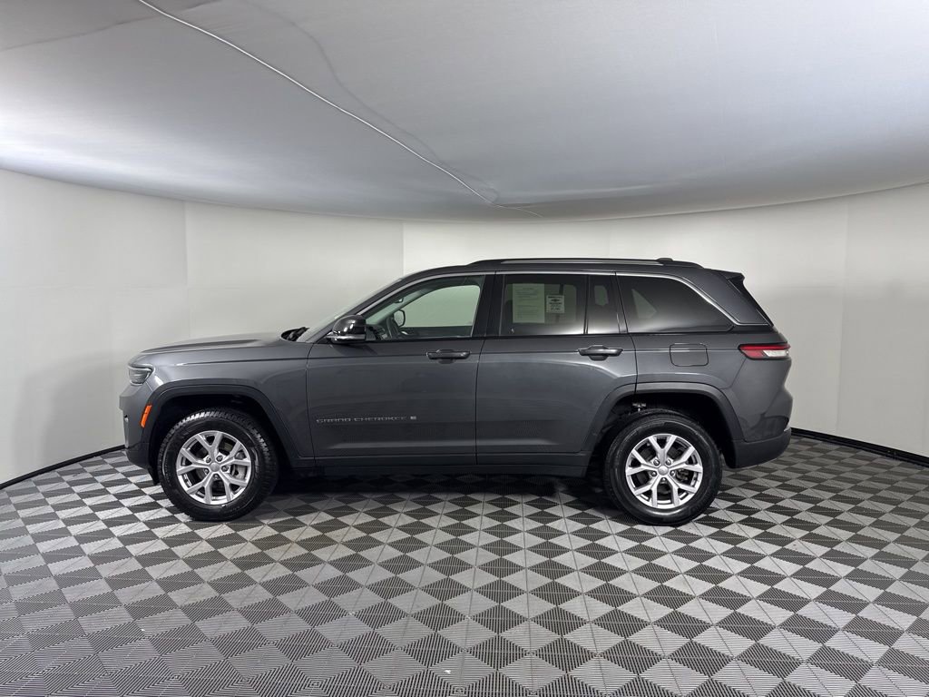 Used 2022 Jeep Grand Cherokee Limited image 2