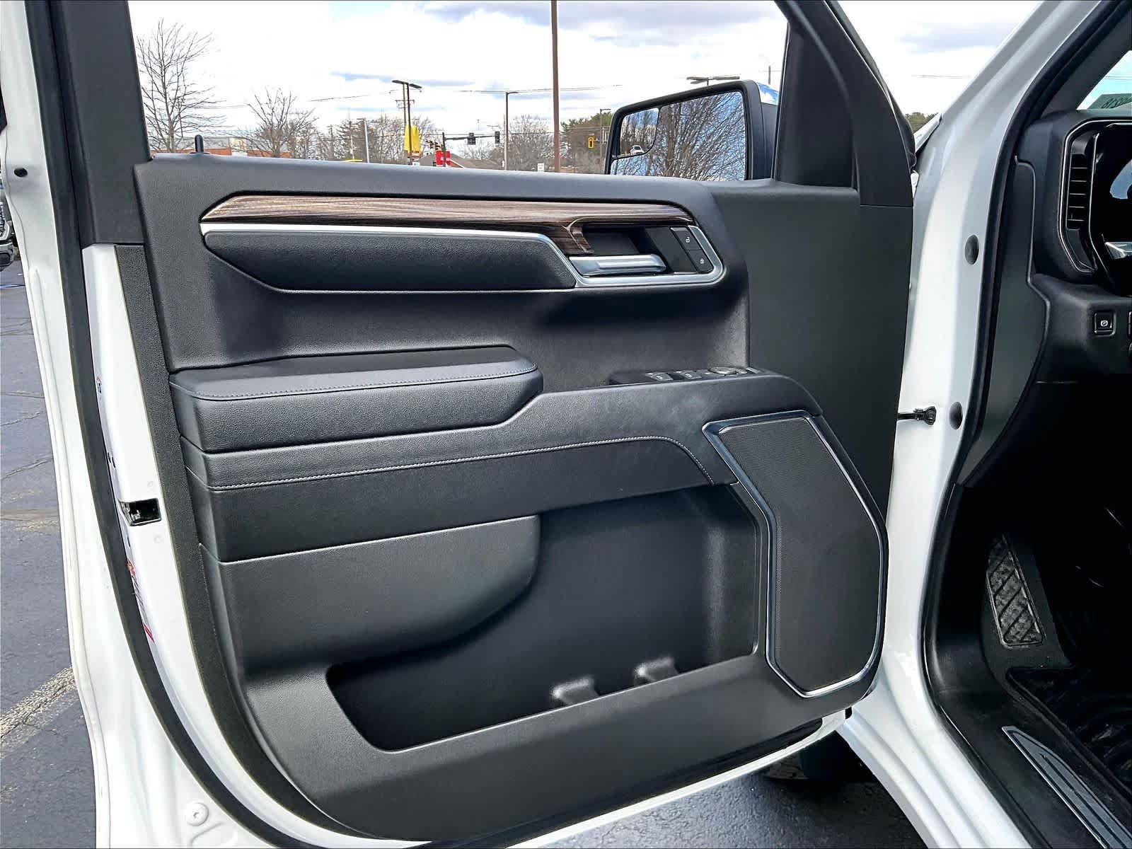 Used 2023 Chevrolet Silverado 1500 LT image 9