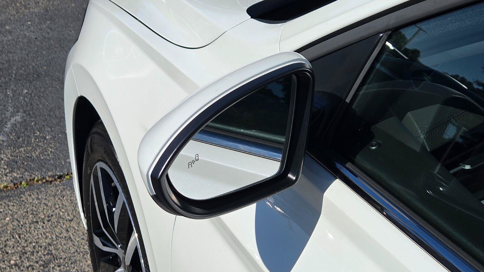 Certified 2025 Volkswagen Jetta SE w/ Sunroof Package FWD image 14